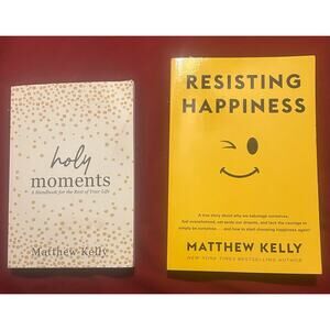 Holy Moments & Resisting Happiness - Paperback - Matthew Kelly